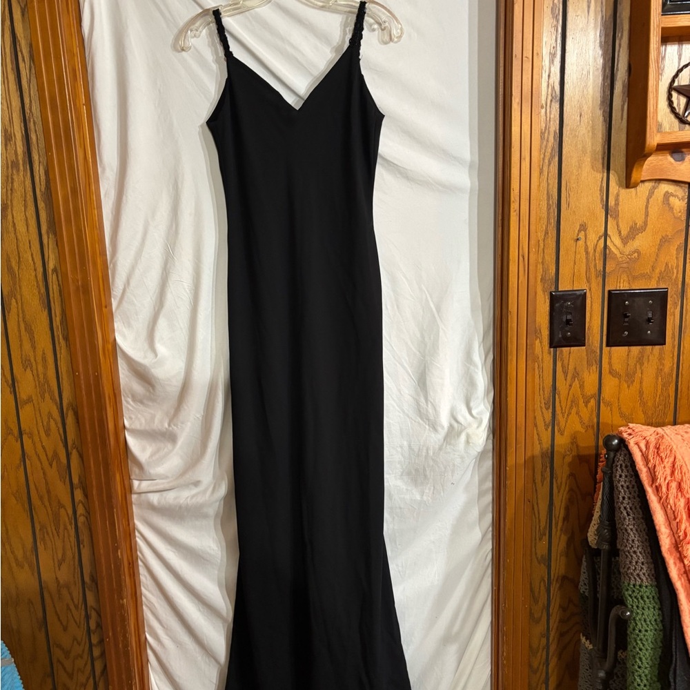 Zum Zum by Niki Livas Black long gown prom dress 9/10 jr split, beaded strap